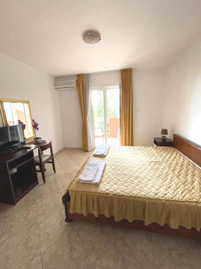 Hotel Suzana Budva Exterior photo