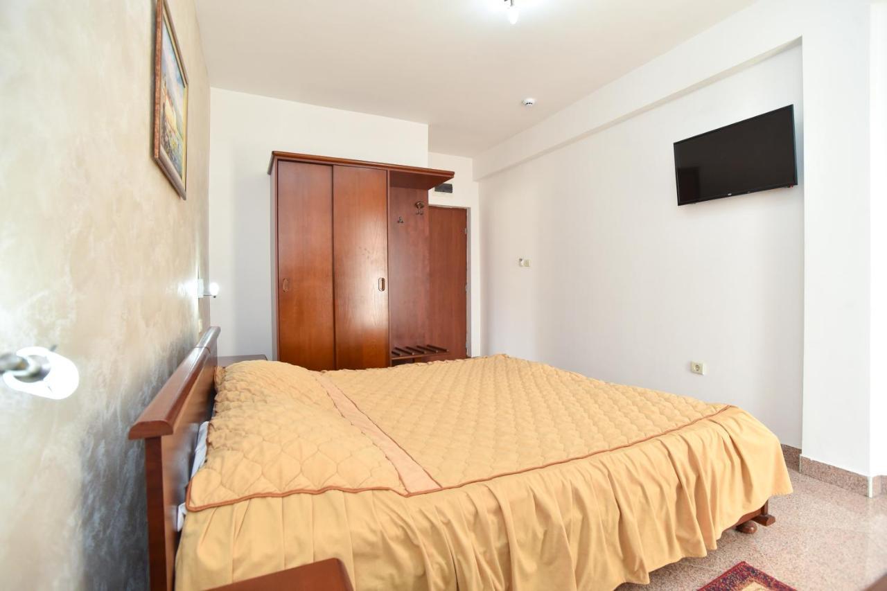 Hotel Suzana Budva Exterior photo