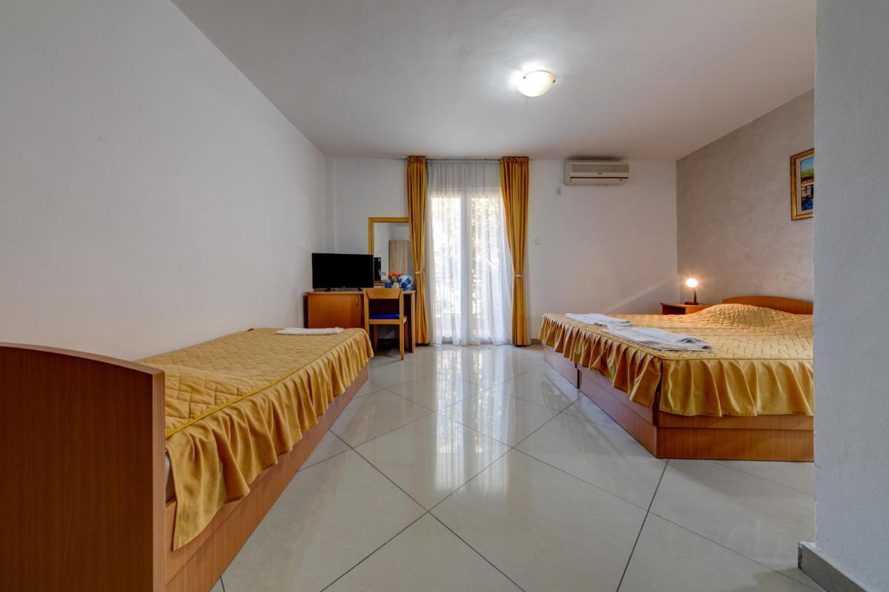 Hotel Suzana Budva Exterior photo