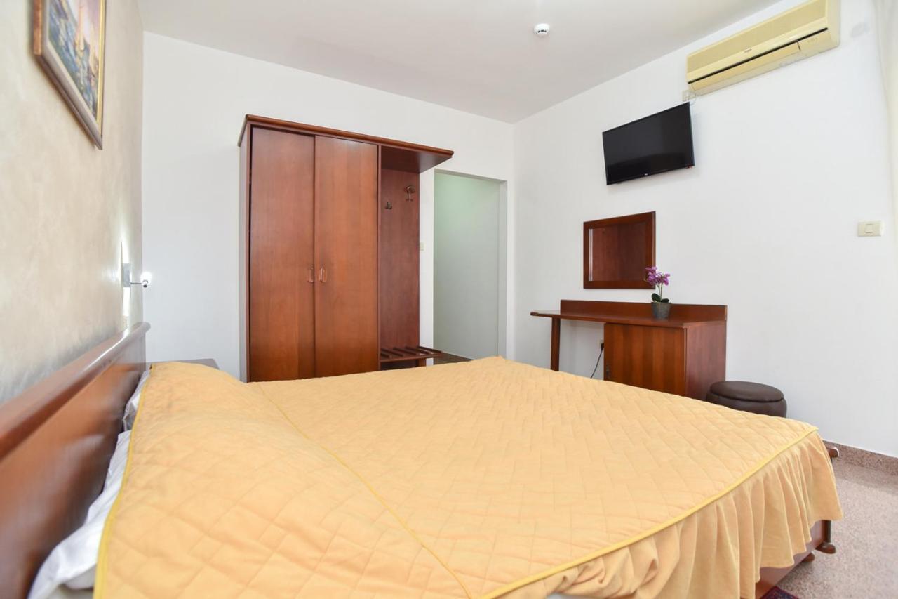 Hotel Suzana Budva Exterior photo